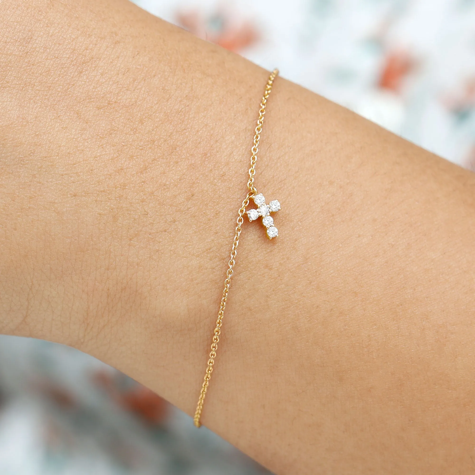 0.25 CT Cubic Zirconia Chain Charm Cross Bracelet in Gold