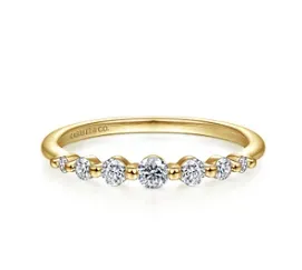 14K Yellow Gold Graduating Single Prong Diamond Band Ring