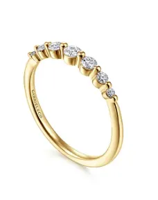 14K Yellow Gold Graduating Single Prong Diamond Band Ring