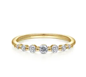 14K Yellow Gold Graduating Single Prong Diamond Band Ring