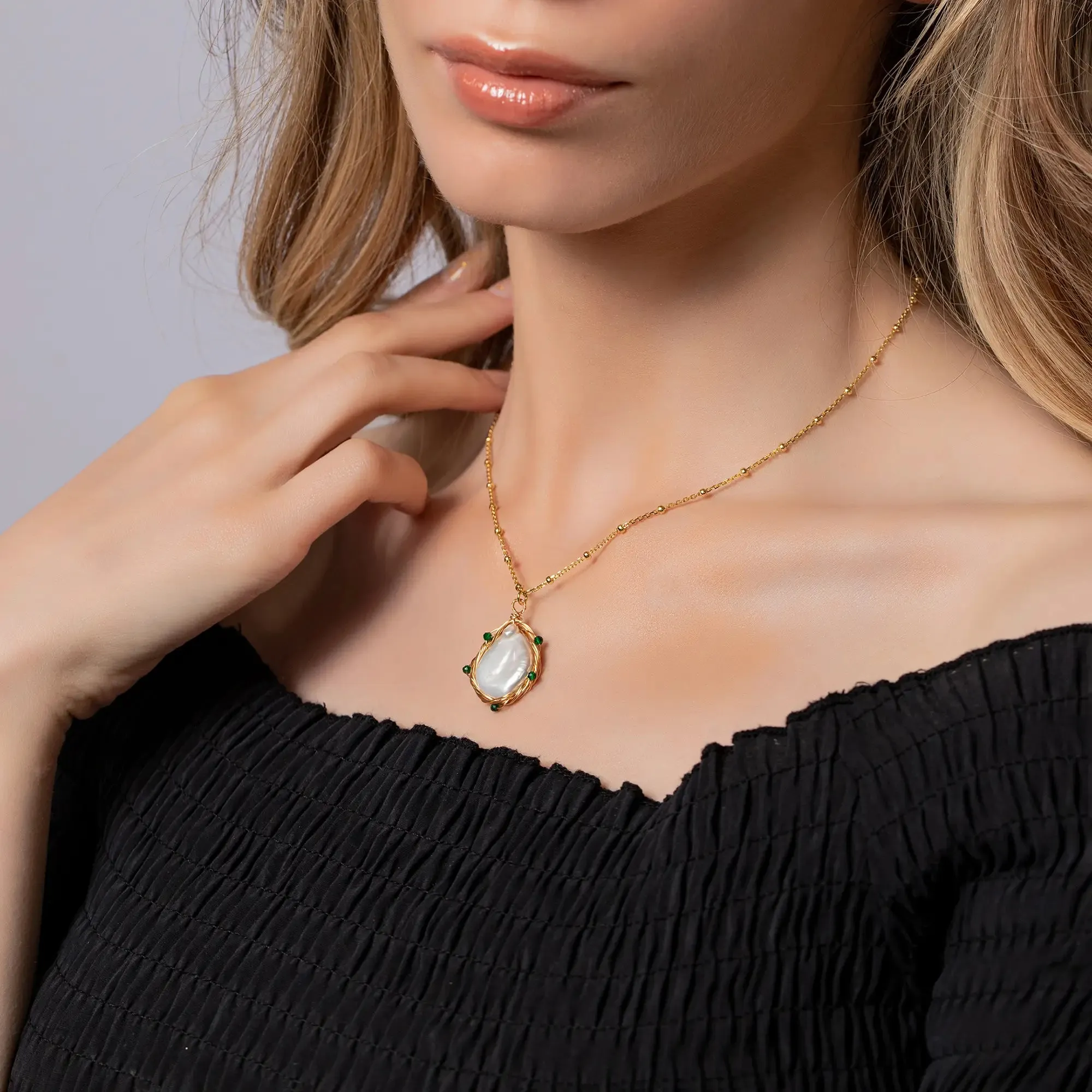 Emerald Bead Pearl Necklace