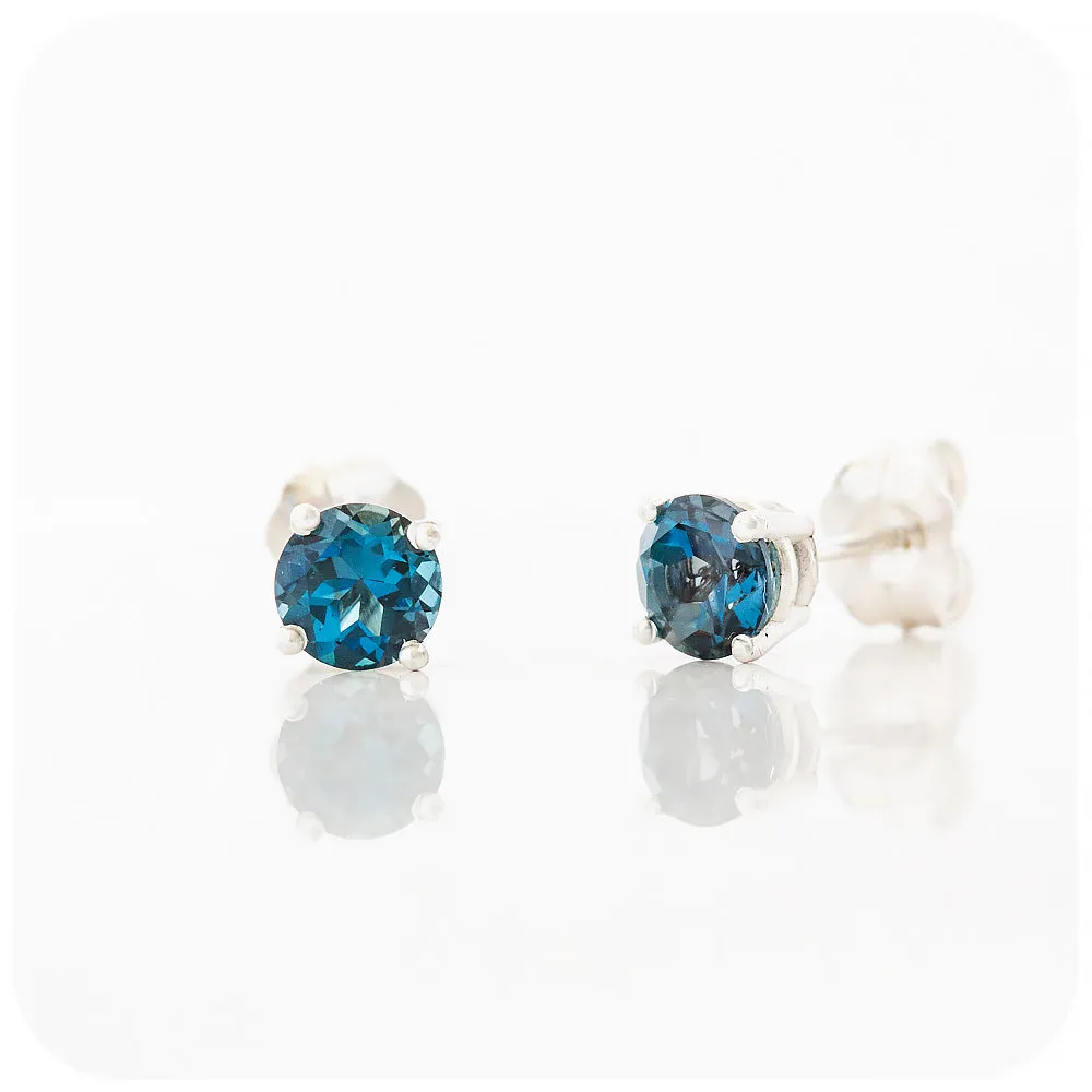 Round cut London Blue Topaz Stud Earrings - 5mm
