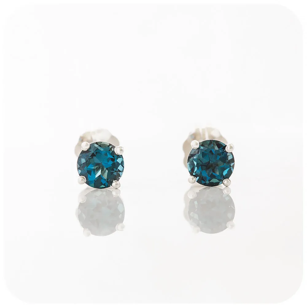 Round cut London Blue Topaz Stud Earrings - 5mm